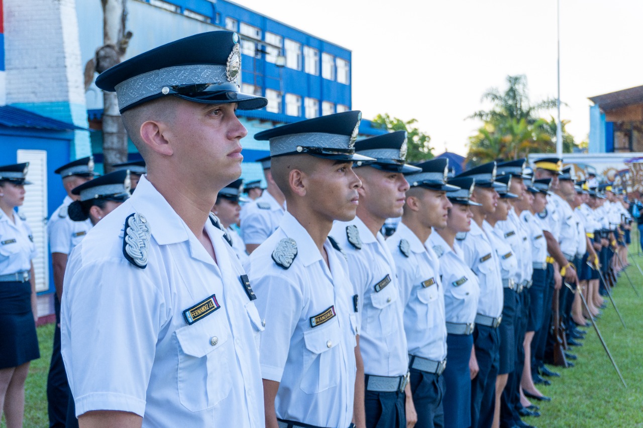 Egresan los primeros oficiales de la Universidad de las Fuerzas de ...
