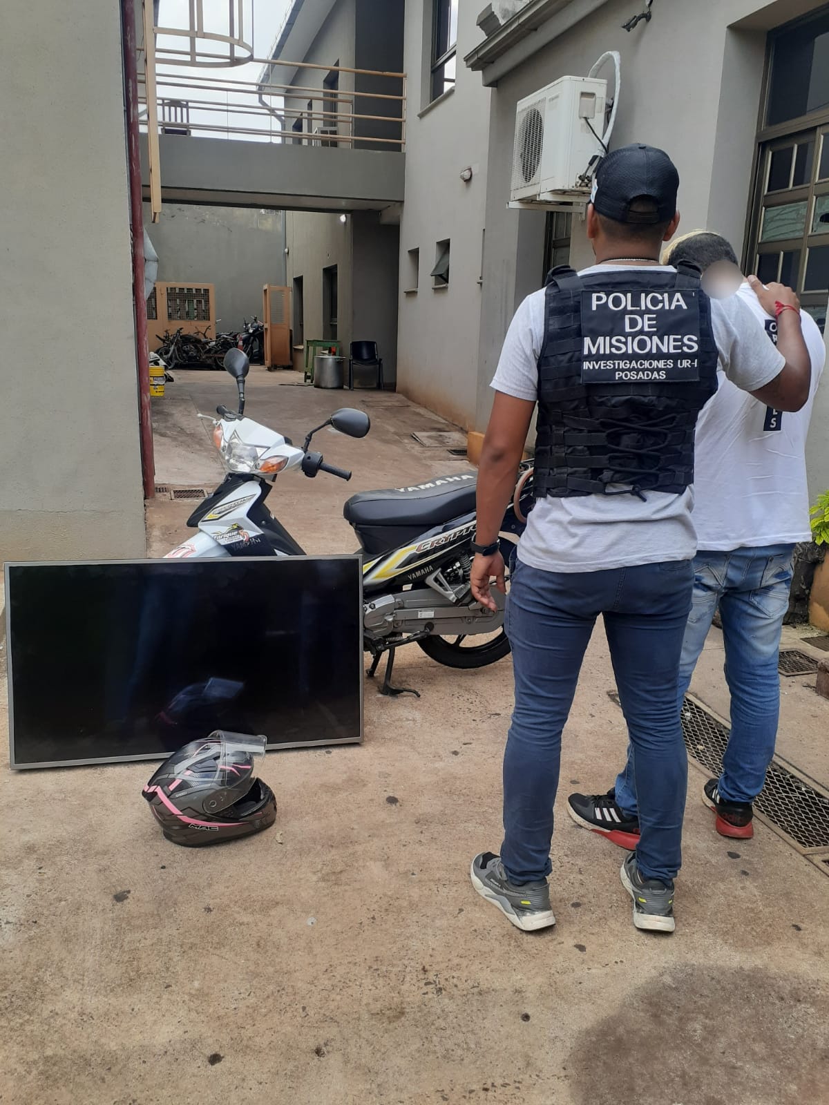 La Policía detuvo a dos hombres que eran buscados por varios robos en ...