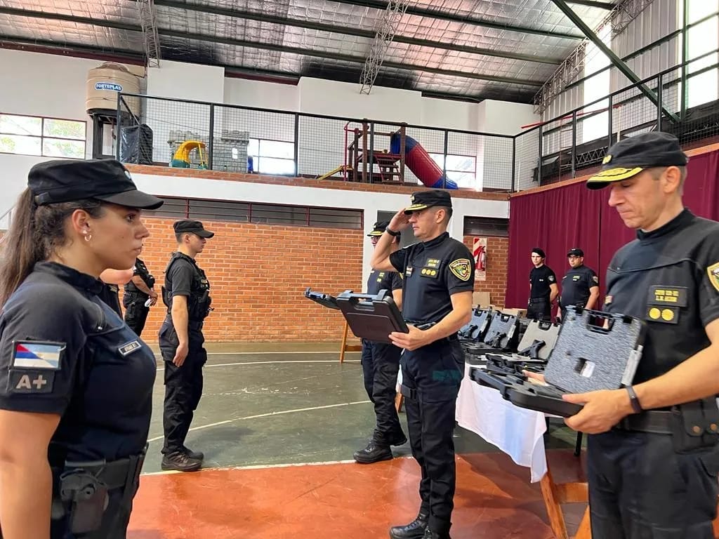 Entregaron nuevos equipamientos para policías de Oberá, Apóstoles y ...