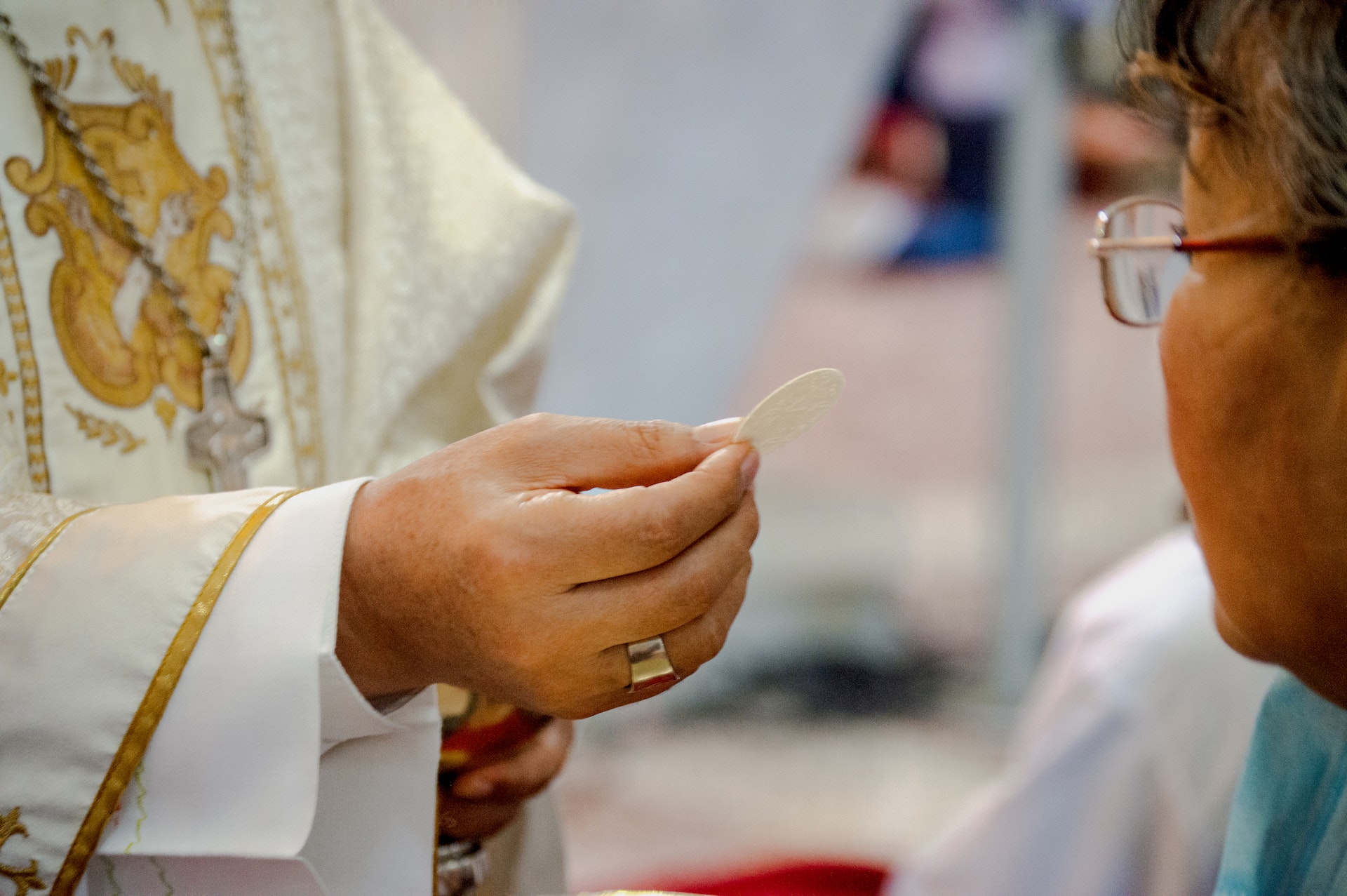 Mirá en Canal 12 la misa de Corpus Christi mañana desde el Anfiteatro ...
