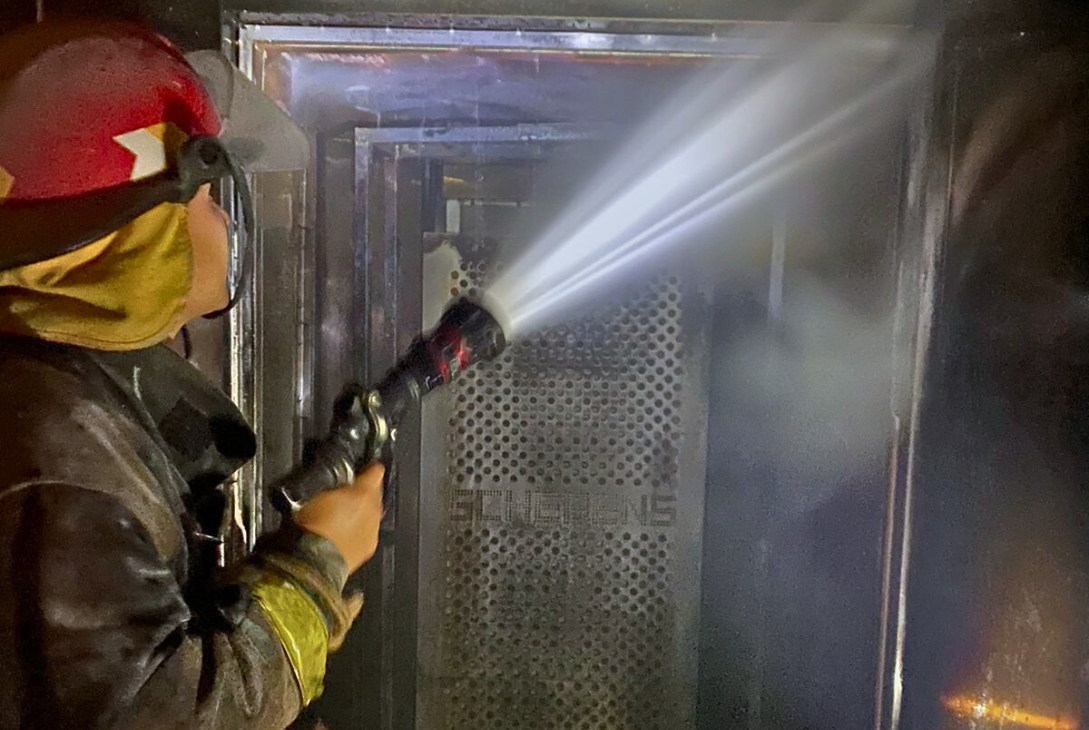 Bomberos apagaron un principio de incendio en un comercio del centro ...