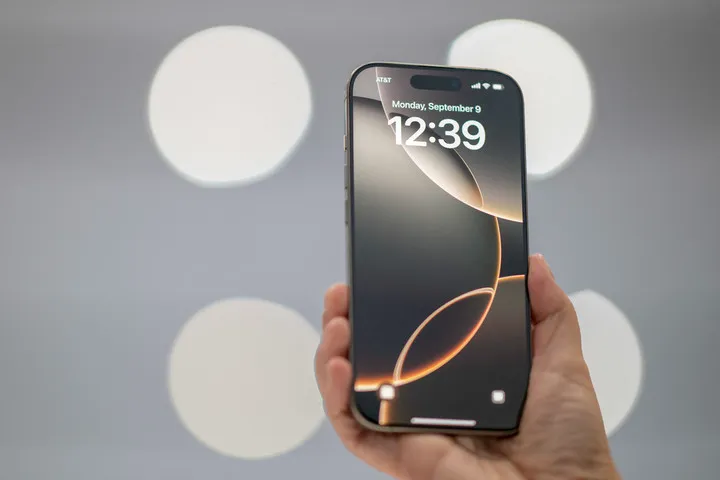 Galaxy S25 Ultra iPhone 16 Pro Max