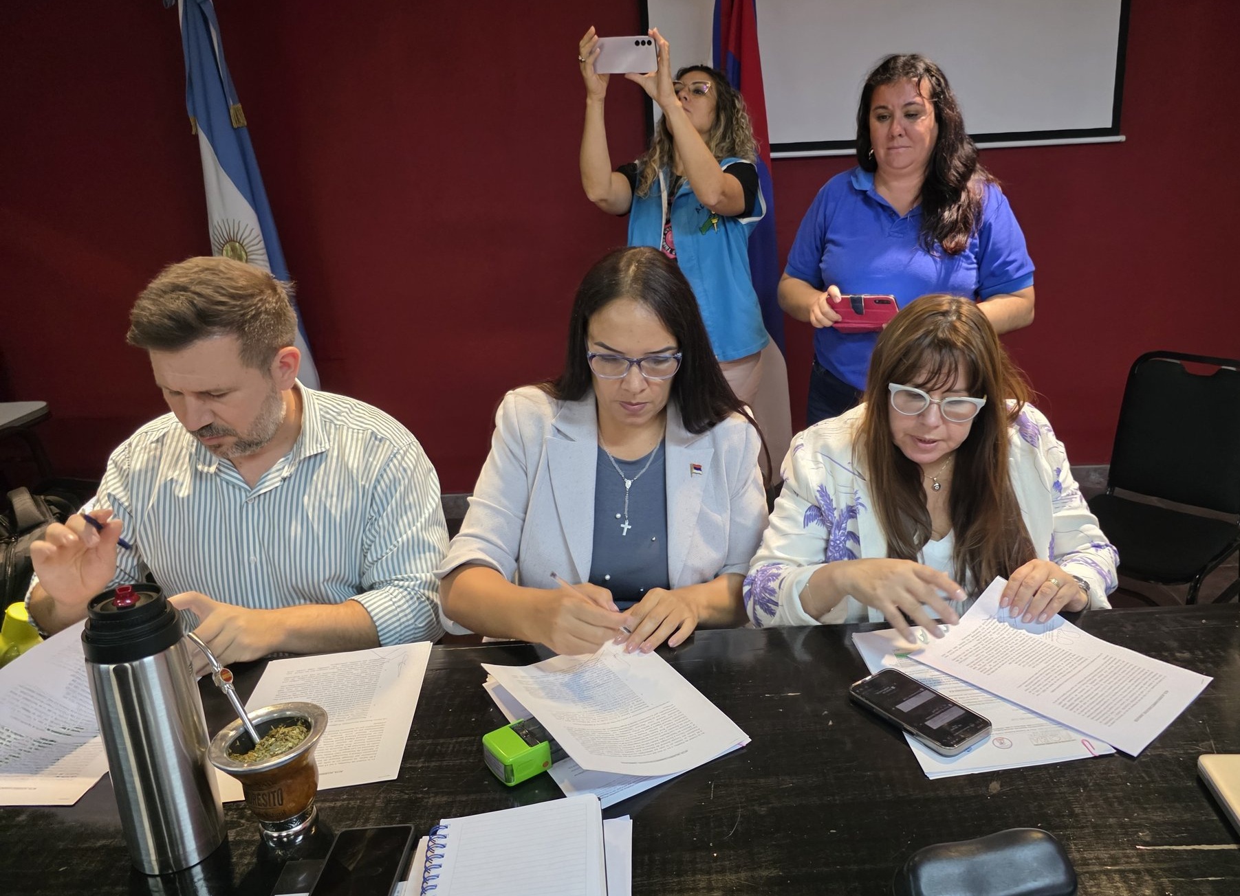 La Provincia y gremios docentes acordaron un aumento salarial