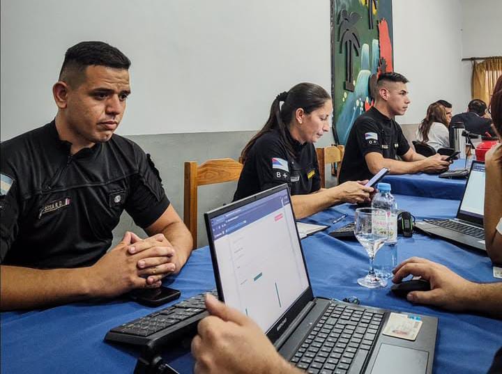 Despapelización: Digitalizan firmas de los policías de Aristóbulo del Valle