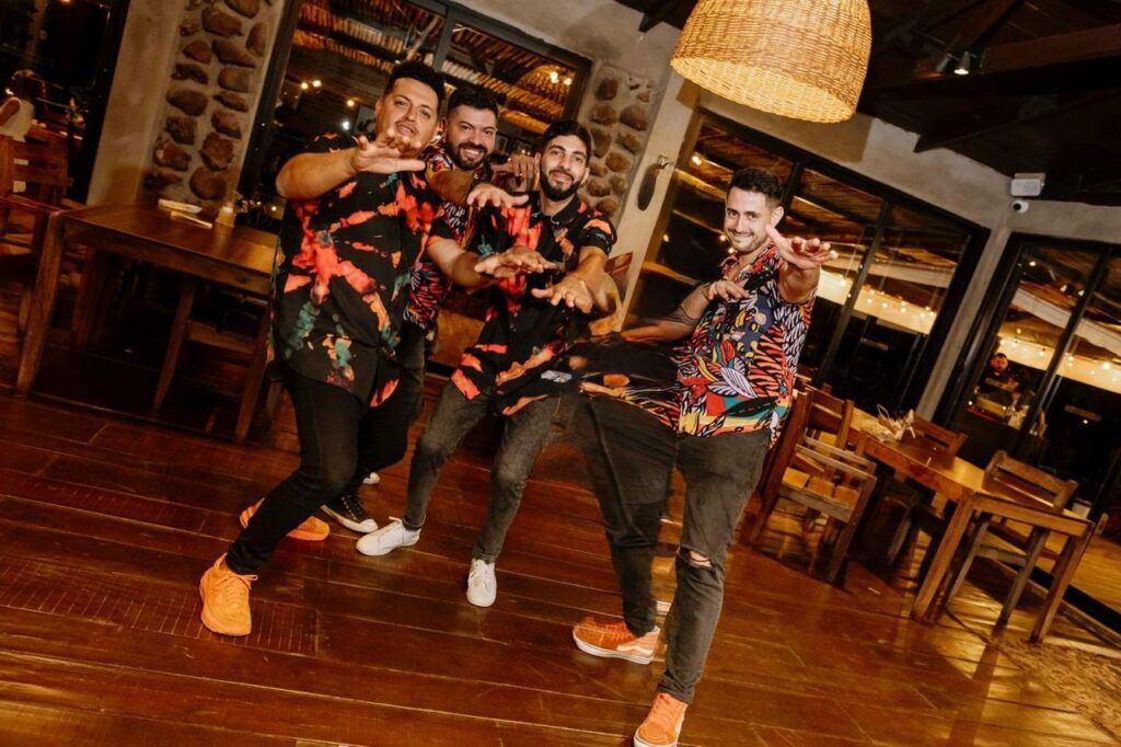 La Festreaming copa la calle Colón para despedir el año con feria, música en vivo y sorpresas imagen-9