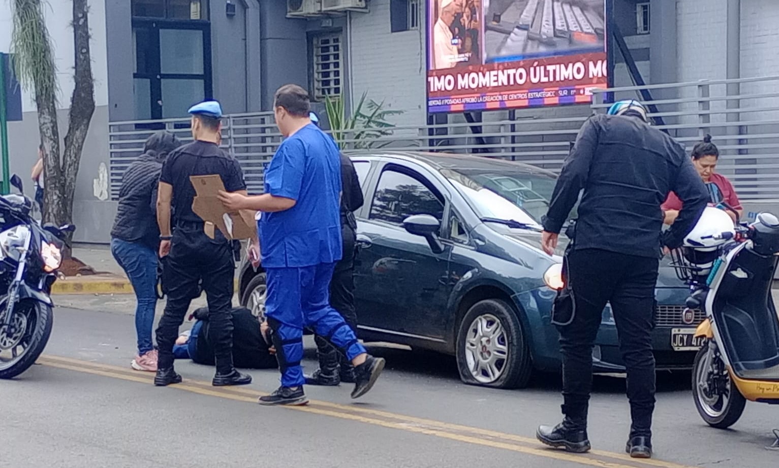 Accidente entre un auto y una moto en el centro posadeño dejó un herido ...