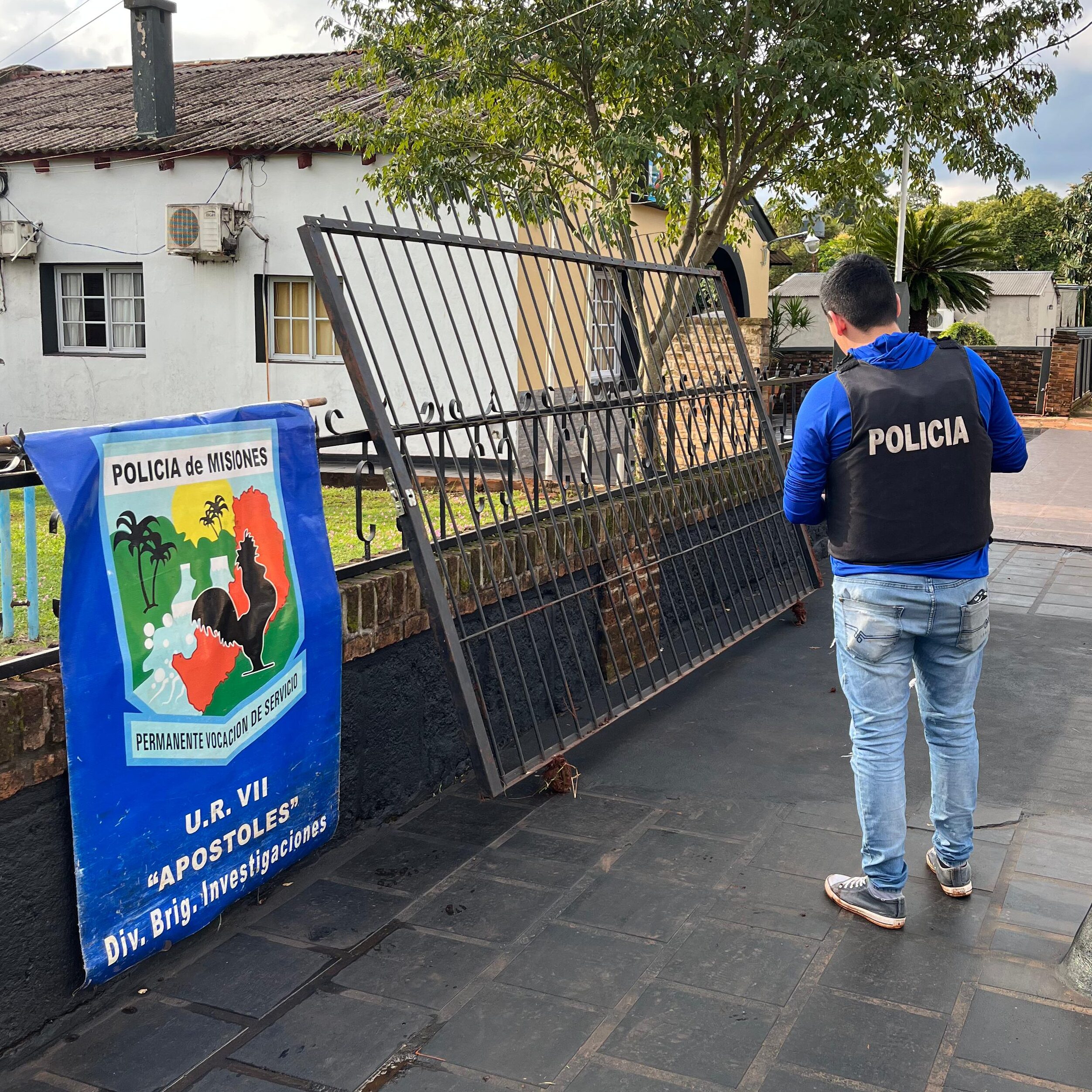 policía de apóstoles