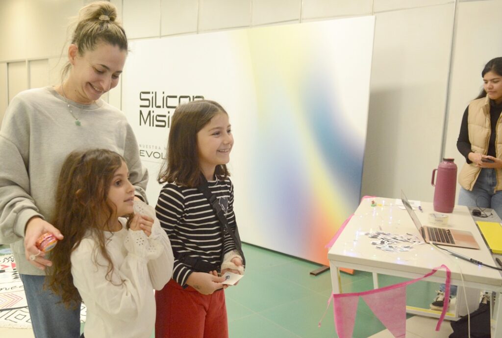 Guardianes del Mártires: en Silicon, los niños pintan señaléticas con tintas naturales imagen-13
