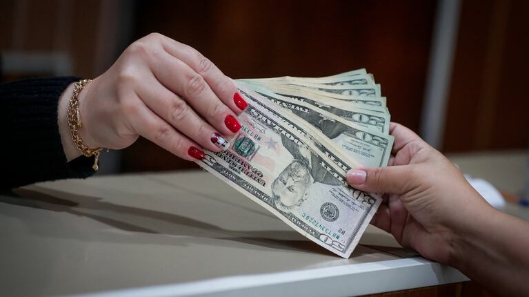el dólar