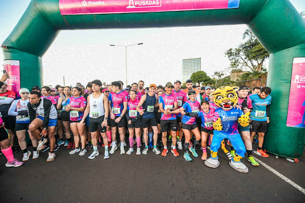 Con emoción y sol a pleno, más de 1.500 atletas del país y la región vivieron la Maratón Posadas 2025 imagen-9