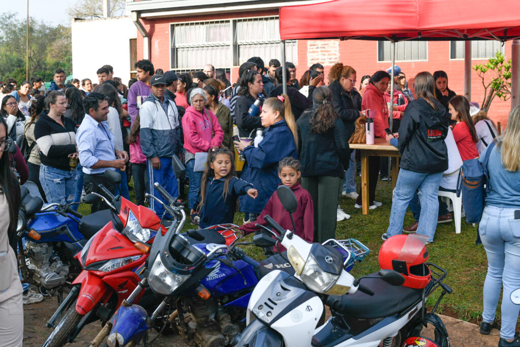 El operativo “¿En qué te puedo ayudar?” llevó servicios de salud y asesoría en trámites a familias de Garupá imagen-11