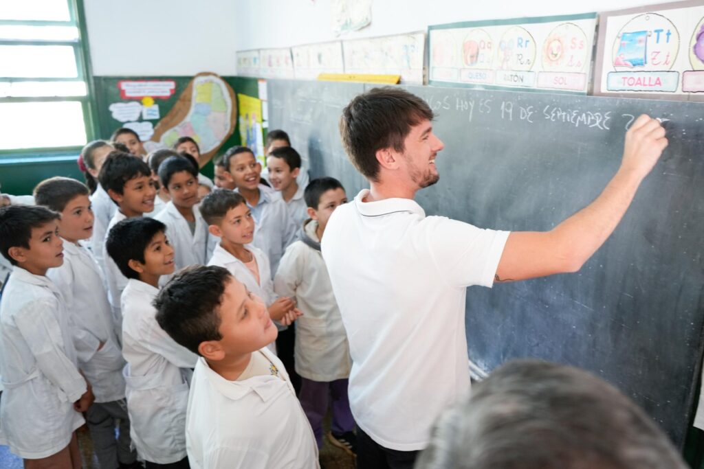 Misiones reduce la brecha digital: avanza el plan de conectividad satelital Starlink en escuelas rurales imagen-11