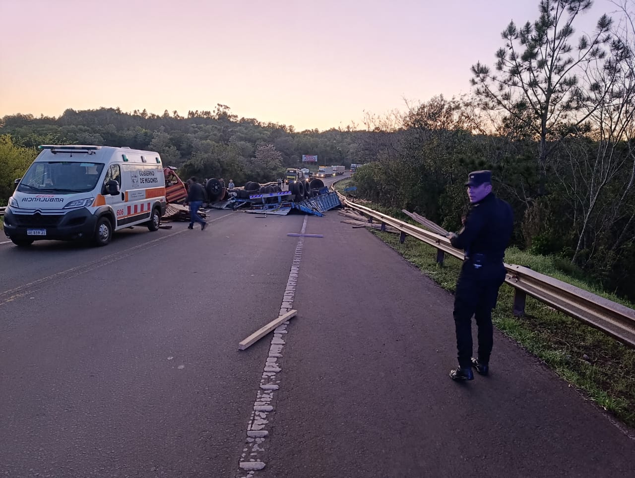 Tránsito interrumpido sobre la Ruta 14 por el despiste de un camión ...