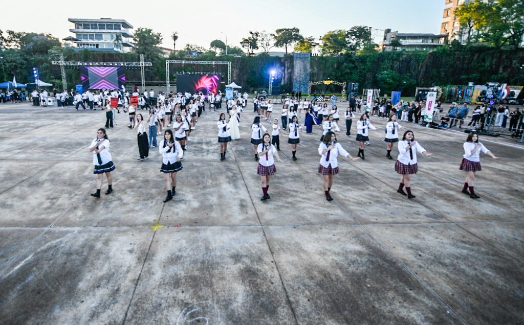 La Estudiantina posadeña celebra la primera jornada del show de scolas en la Costanera imagen-44