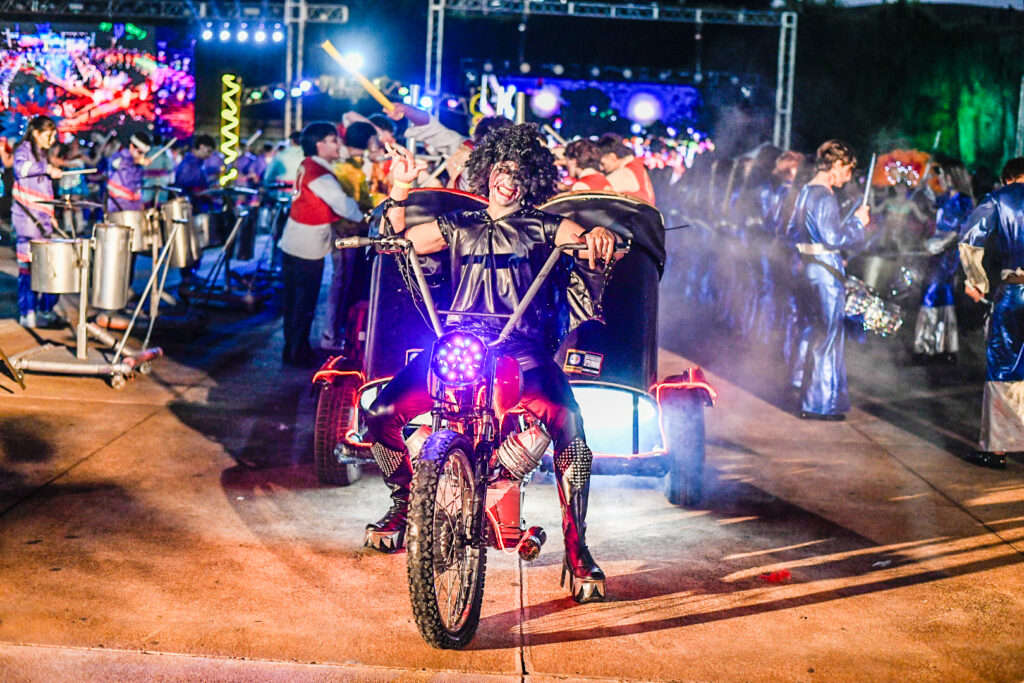 La Estudiantina posadeña celebra la primera jornada del show de scolas en la Costanera imagen-68