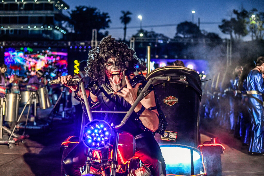La Estudiantina posadeña celebra la primera jornada del show de scolas en la Costanera imagen-64