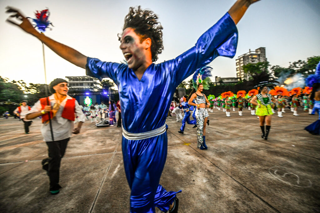 La Estudiantina posadeña celebra la primera jornada del show de scolas en la Costanera imagen-56