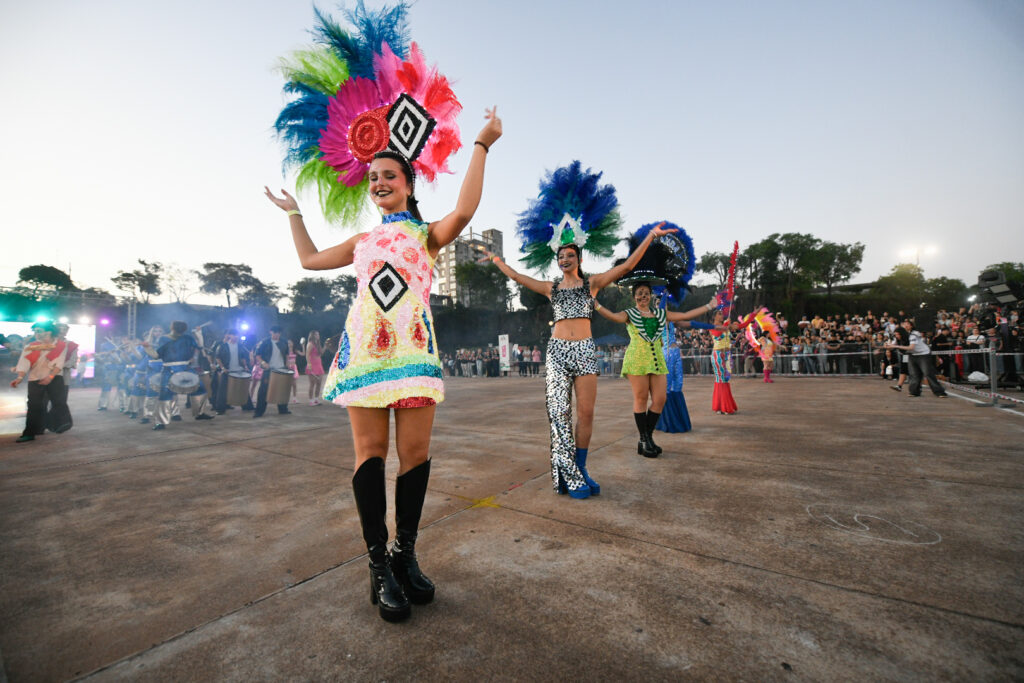 La Estudiantina posadeña celebra la primera jornada del show de scolas en la Costanera imagen-52