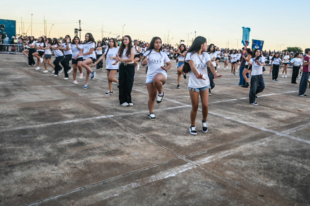 La Estudiantina posadeña celebra la primera jornada del show de scolas en la Costanera imagen-40