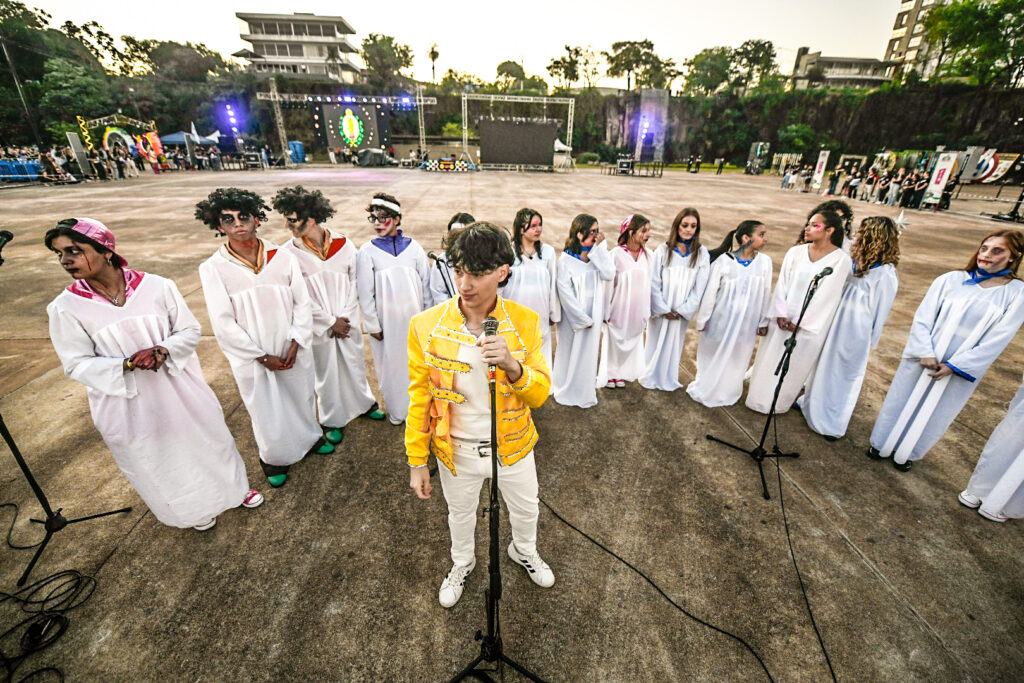 La Estudiantina posadeña celebra la primera jornada del show de scolas en la Costanera imagen-28