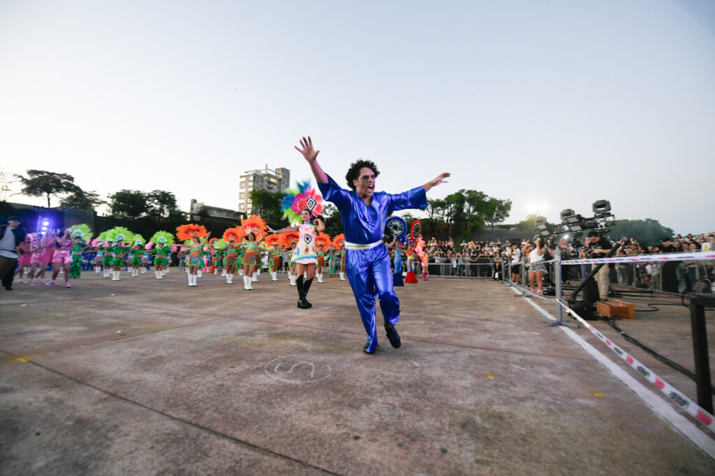 La Estudiantina posadeña celebra la primera jornada del show de scolas en la Costanera imagen-24