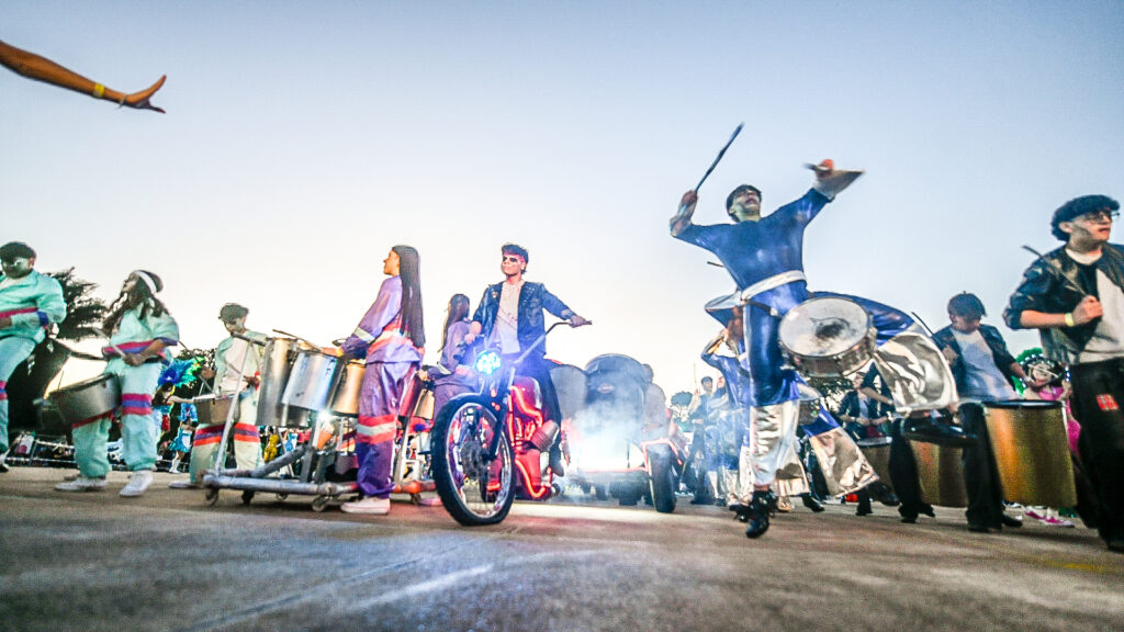 La Estudiantina posadeña celebra la primera jornada del show de scolas en la Costanera imagen-16