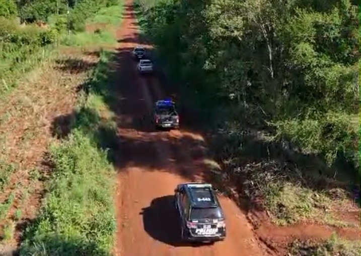 La Policía de Misiones secuestró una camioneta robada en Brasil: fue detectado por drones en una zona de montes imagen-17