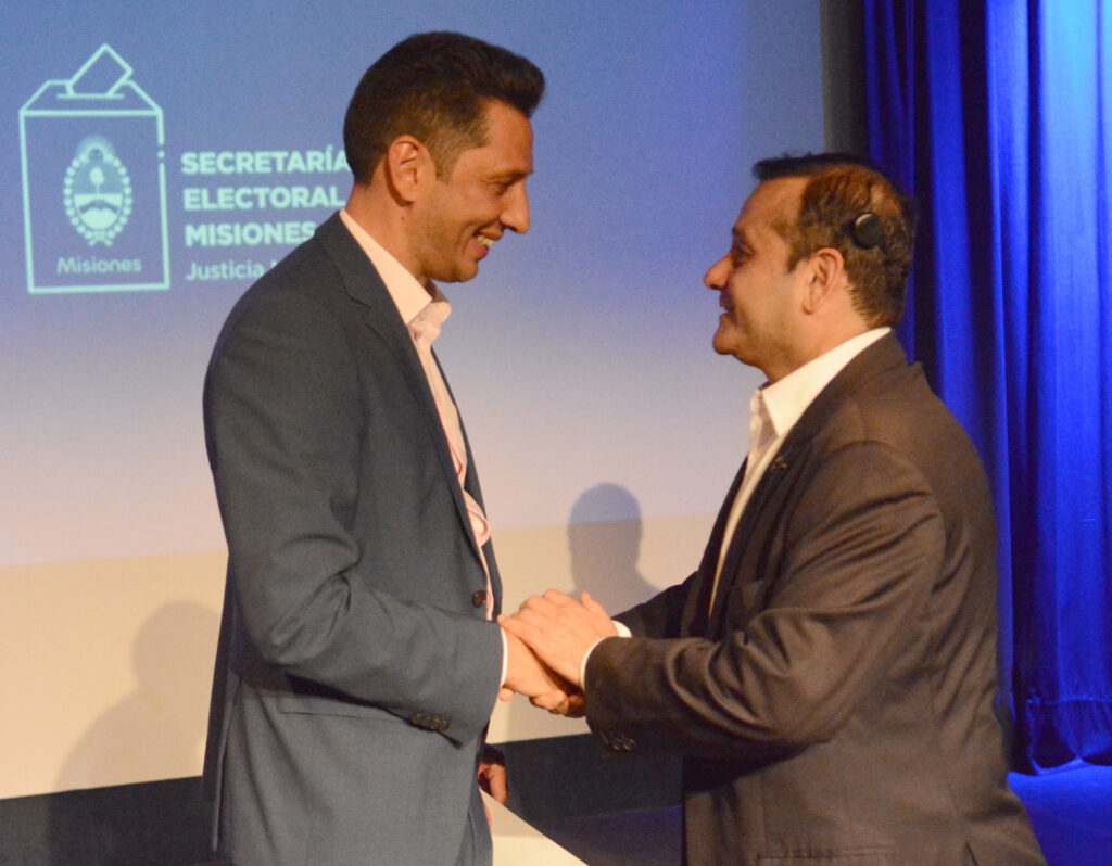 Acto de proclamación en Misiones: Herrera Ahuad recibió su diploma de diputado electo 38 Acto de proclamación en Misiones: Herrera Ahuad recibió su diploma de diputado electo imagen-37