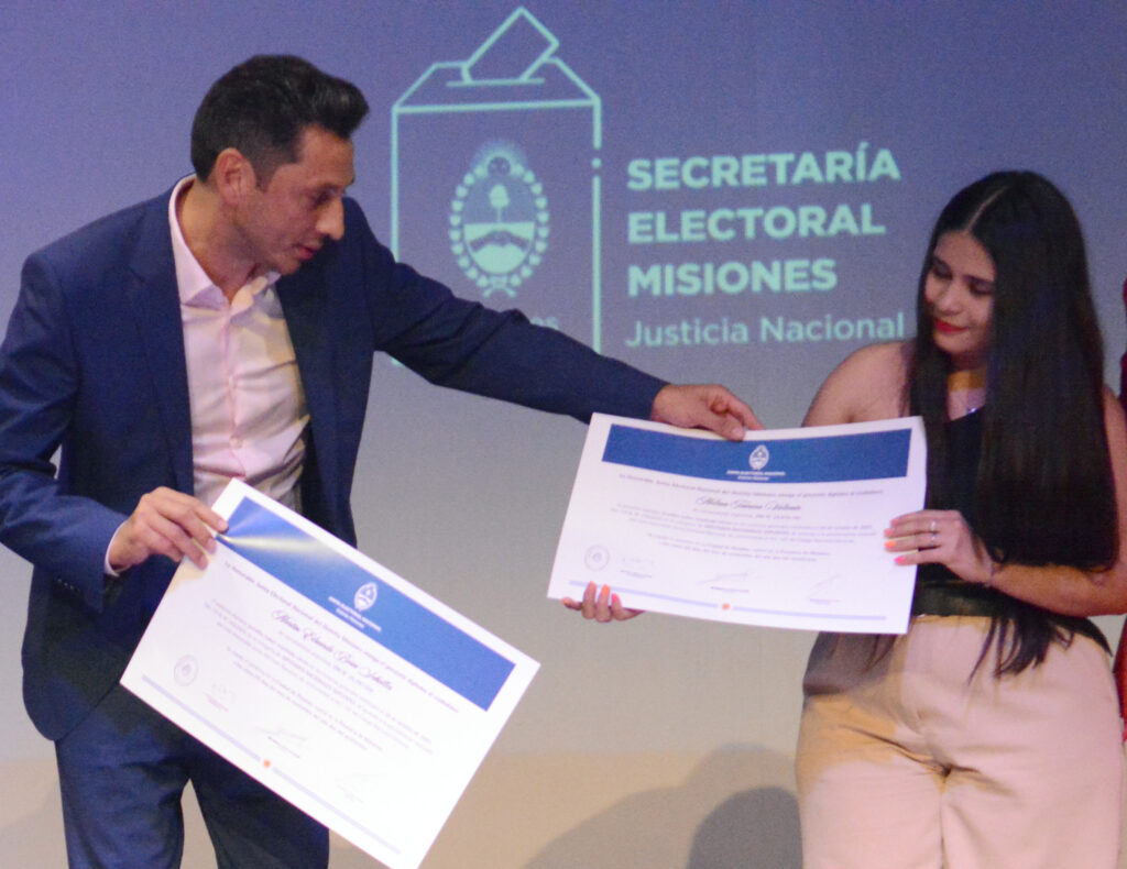 Acto de proclamación en Misiones: Herrera Ahuad recibió su diploma de diputado electo 30 Acto de proclamación en Misiones: Herrera Ahuad recibió su diploma de diputado electo imagen-29