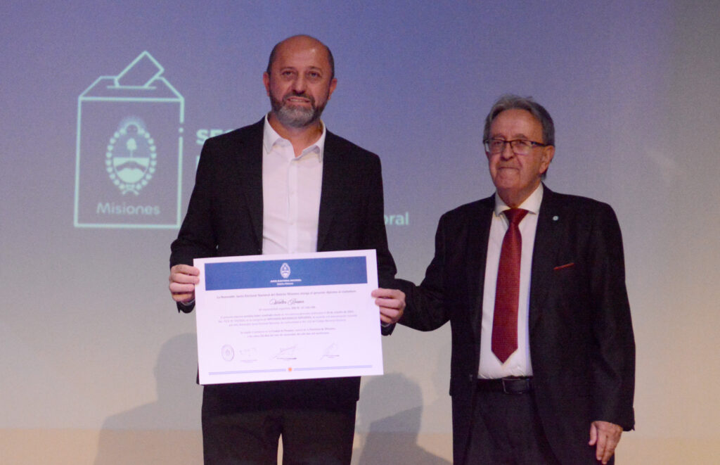 Acto de proclamación en Misiones: Herrera Ahuad recibió su diploma de diputado electo 22 Acto de proclamación en Misiones: Herrera Ahuad recibió su diploma de diputado electo imagen-21