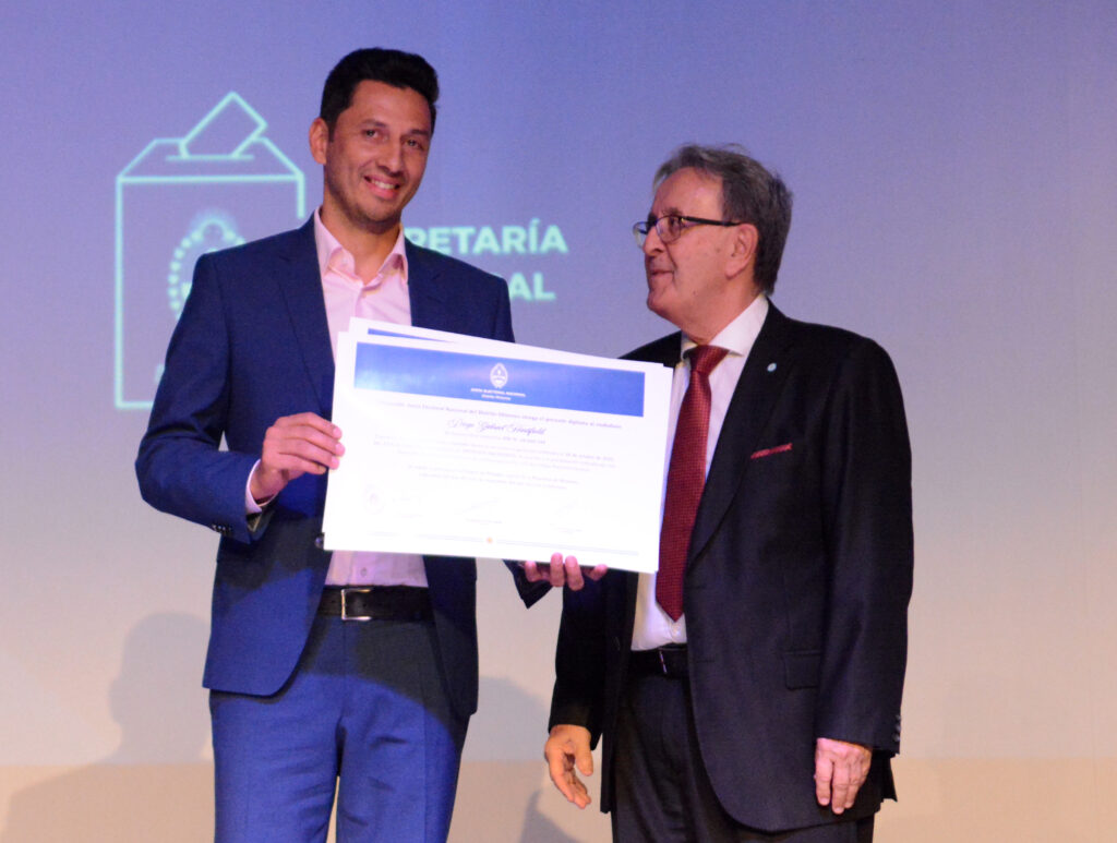 Acto de proclamación en Misiones: Herrera Ahuad recibió su diploma de diputado electo 34 Acto de proclamación en Misiones: Herrera Ahuad recibió su diploma de diputado electo imagen-33