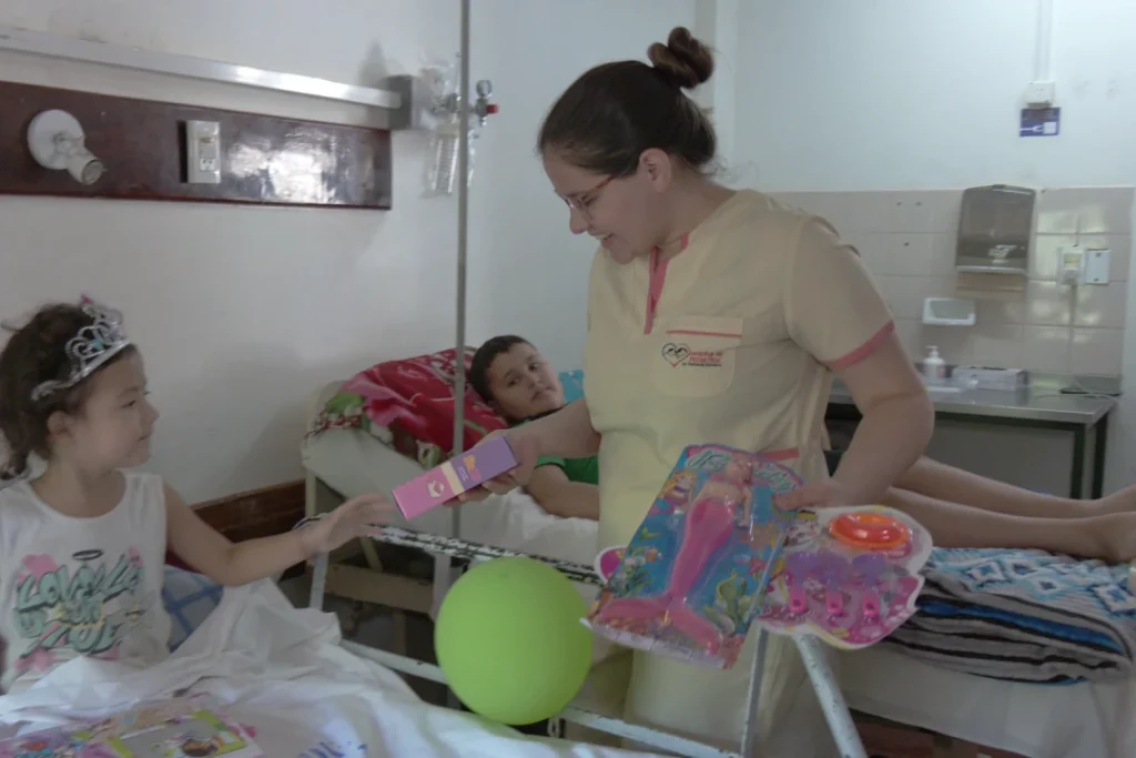 Una campaña solidaria entregó más de mil juguetes a niños internados del Hospital de Pediatría de Posadas 35 Una campaña solidaria entregó más de mil juguetes a niños internados del Hospital de Pediatría de Posadas imagen-34