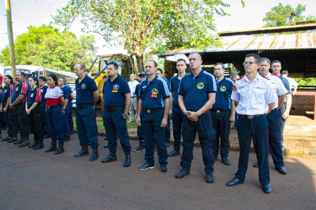 La Provincia entregó equipamiento para fortalecer la capacidad operativa de los Bomberos Voluntarios en todo el territorio imagen-14