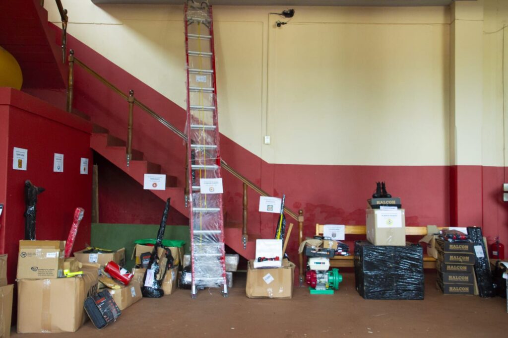 La Provincia entregó equipamiento para fortalecer la capacidad operativa de los Bomberos Voluntarios en todo el territorio imagen-54