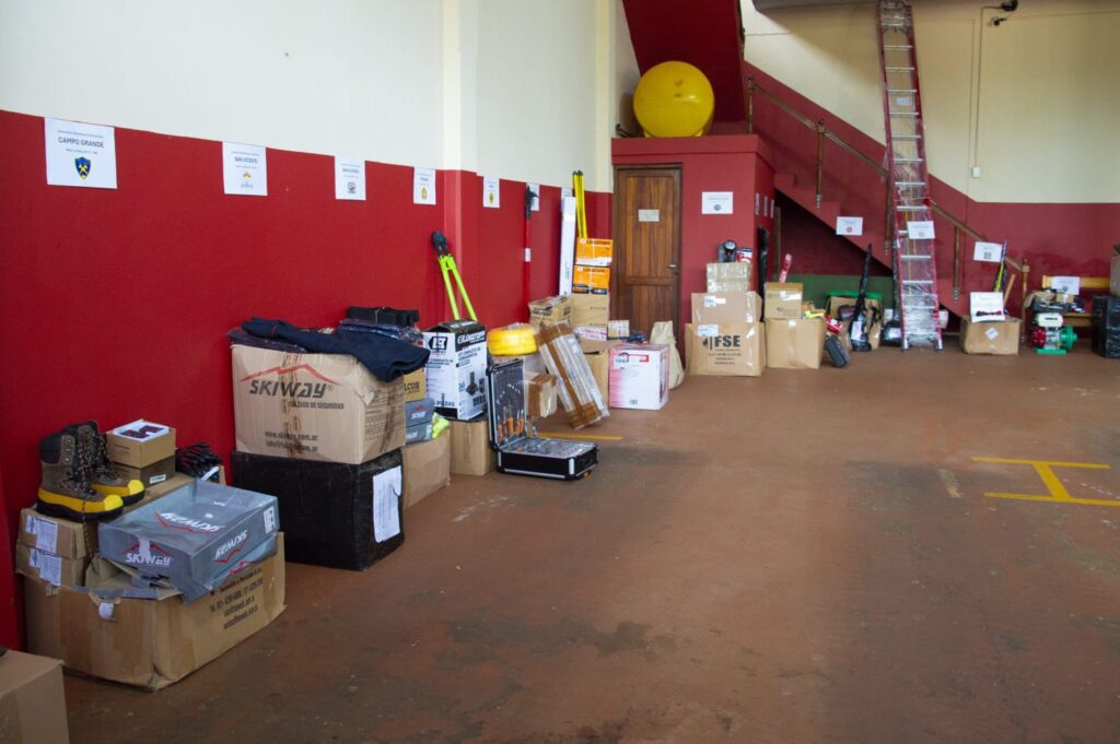La Provincia entregó equipamiento para fortalecer la capacidad operativa de los Bomberos Voluntarios en todo el territorio imagen-46