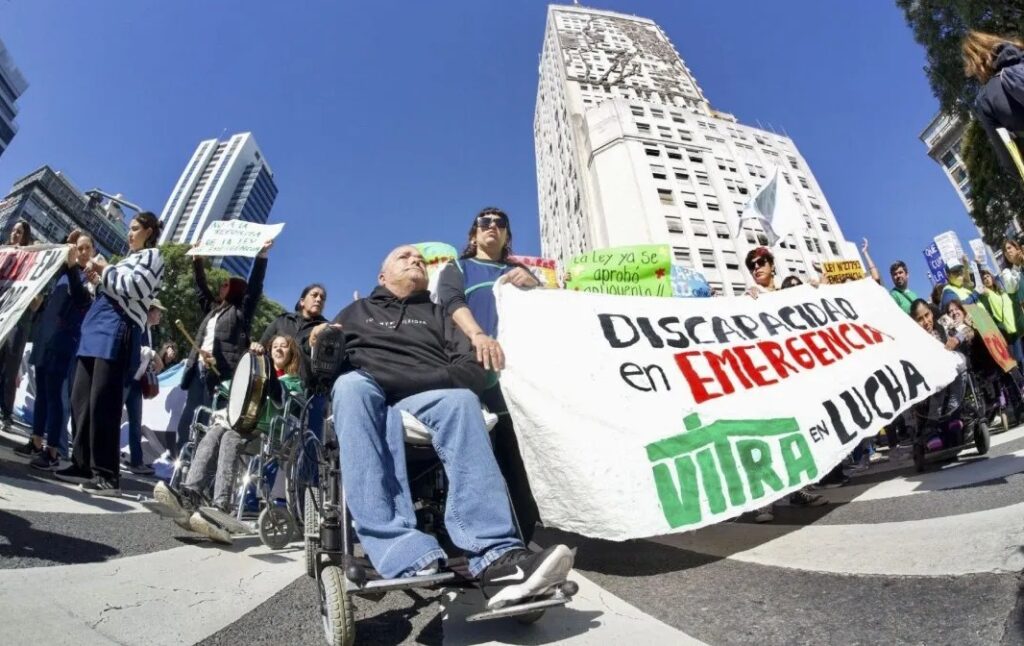 Masiva protesta frente al Ministerio de Salud de la Nación contra la reforma de la Ley de Discapacidad