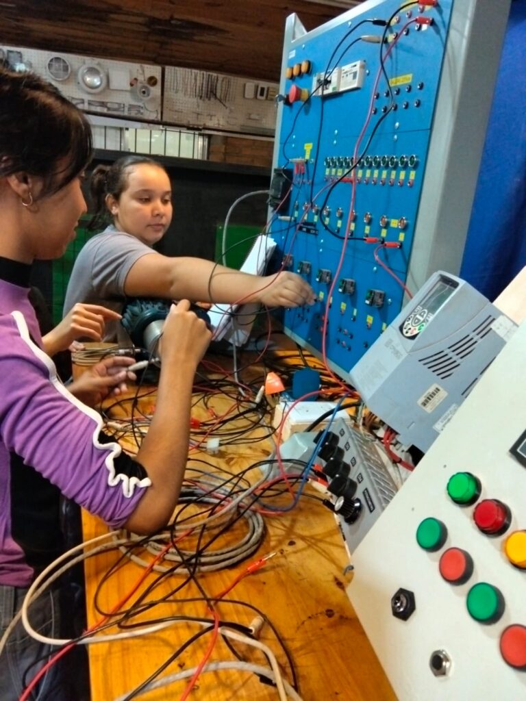 La Expo Agroindustrial pisa fuerte en Oberá: se vienen jornadas de innovación, negocios y más de 120 expositores imagen-49