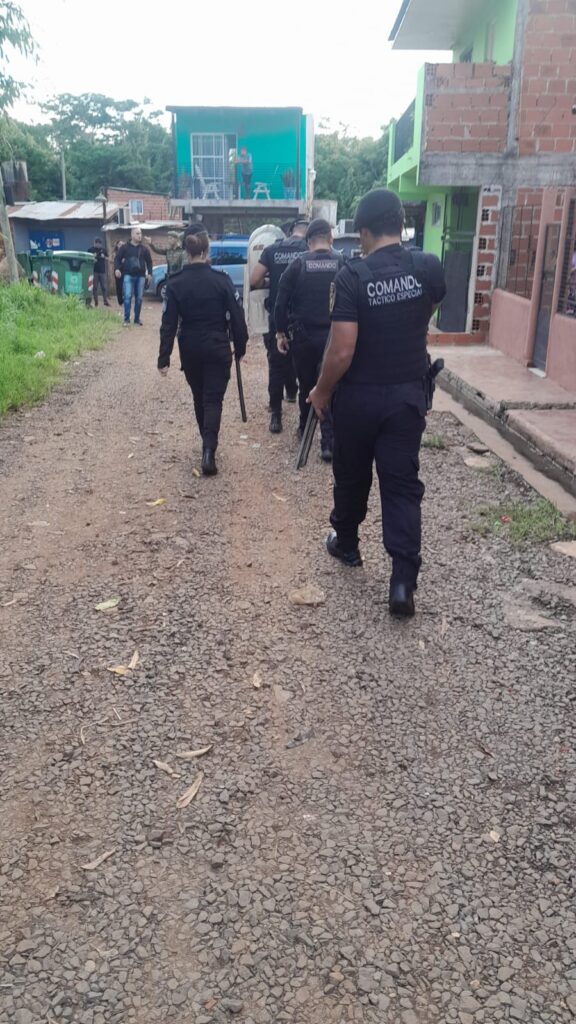 La Policía de Misiones desplegó un megaoperativo de seguridad con 2.500 efectivos en toda la provincia imagen-46