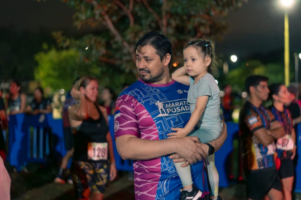 Más de 500 personas participaron del desafío nocturno Re Corro Posadas en la costanera Oeste imagen-10