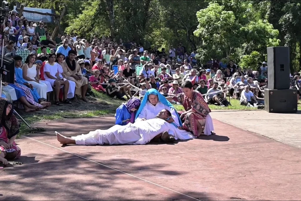 Panambí realizó su segundo Vía Crucis viviente con más de 16 comunidades parroquiales imagen-49