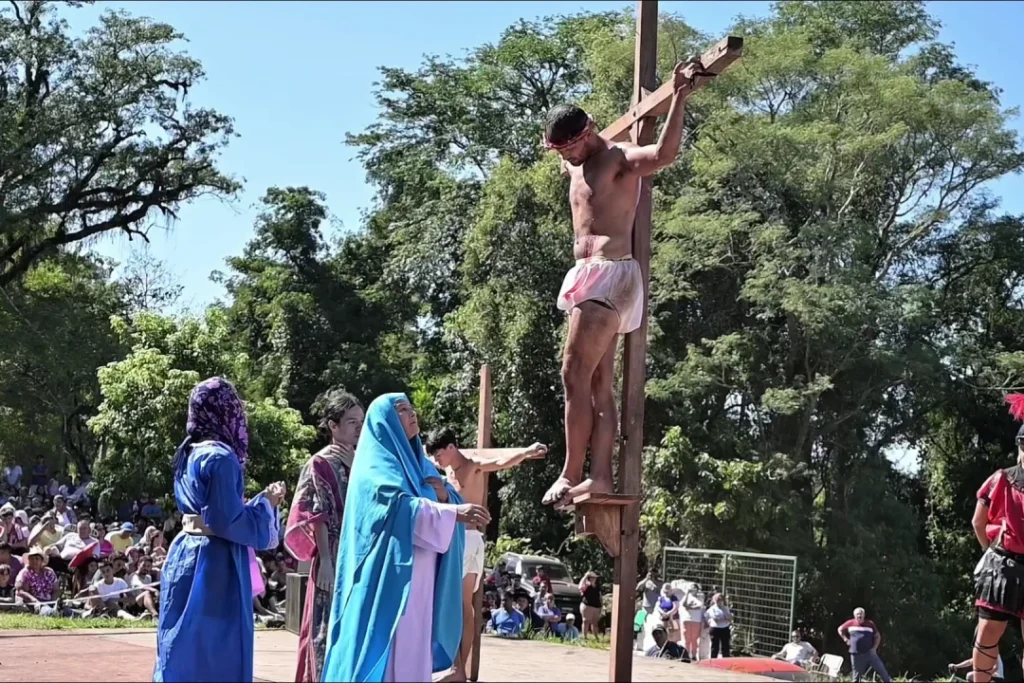 Panambí realizó su segundo Vía Crucis viviente con más de 16 comunidades parroquiales imagen-53