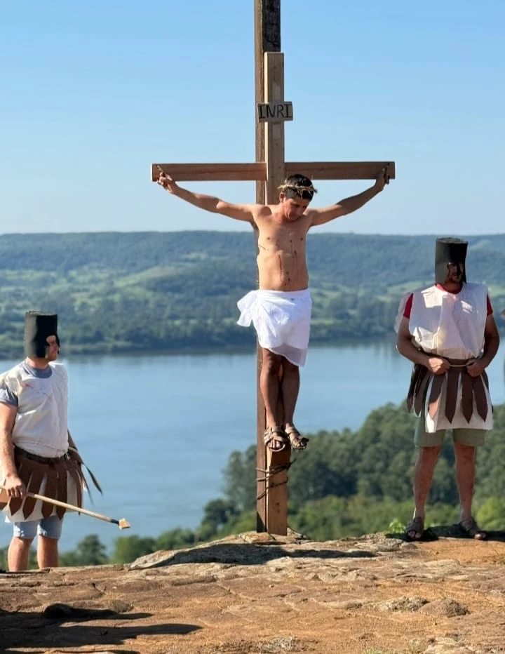 Panambí realizó su segundo Vía Crucis viviente con más de 16 comunidades parroquiales imagen-37