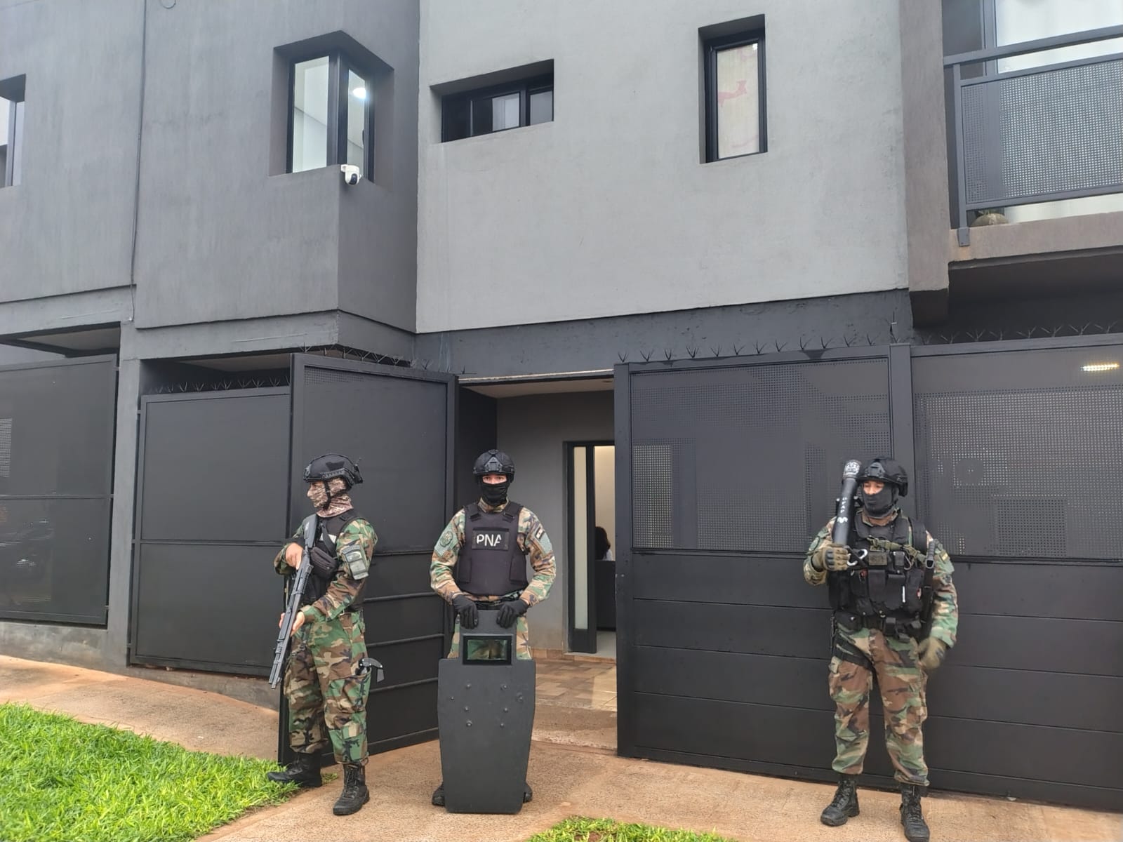 Megaoperativo con 15 allanamientos permitió capturar al líder de una red narco internacional en Posadas imagen-14