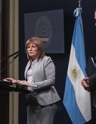 Bullrich le exigió a Adorni presentar “de inmediato” su declaración jurada