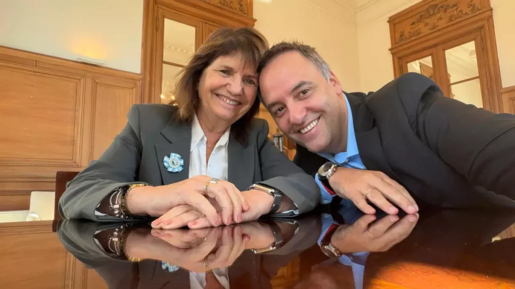 Bullrich le exigió a Adorni presentar “de inmediato” su declaración jurada imagen-9