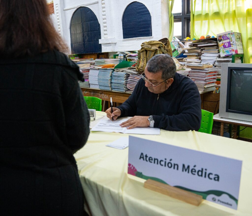Vecinos de Itaembé Miní accedieron a controles y vacunación en un operativo municipal: “Nos acerca la salud al barrio” imagen-14