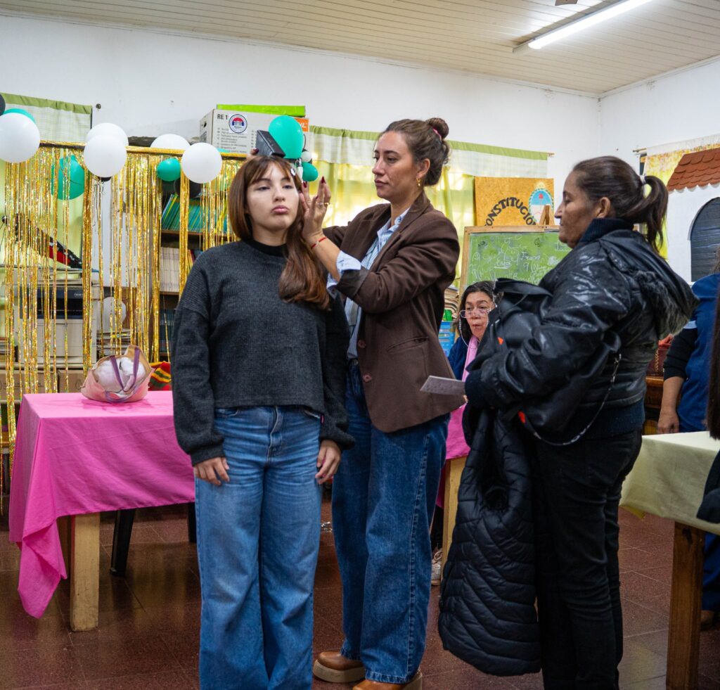Vecinos de Itaembé Miní accedieron a controles y vacunación en un operativo municipal: “Nos acerca la salud al barrio” imagen-22