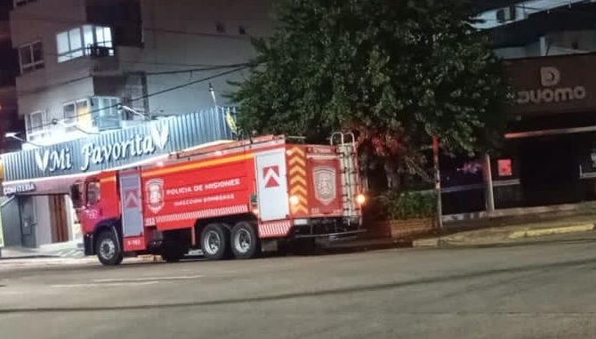 Bomberos intervinieron en un incendio registrado en una heladería de Posadas