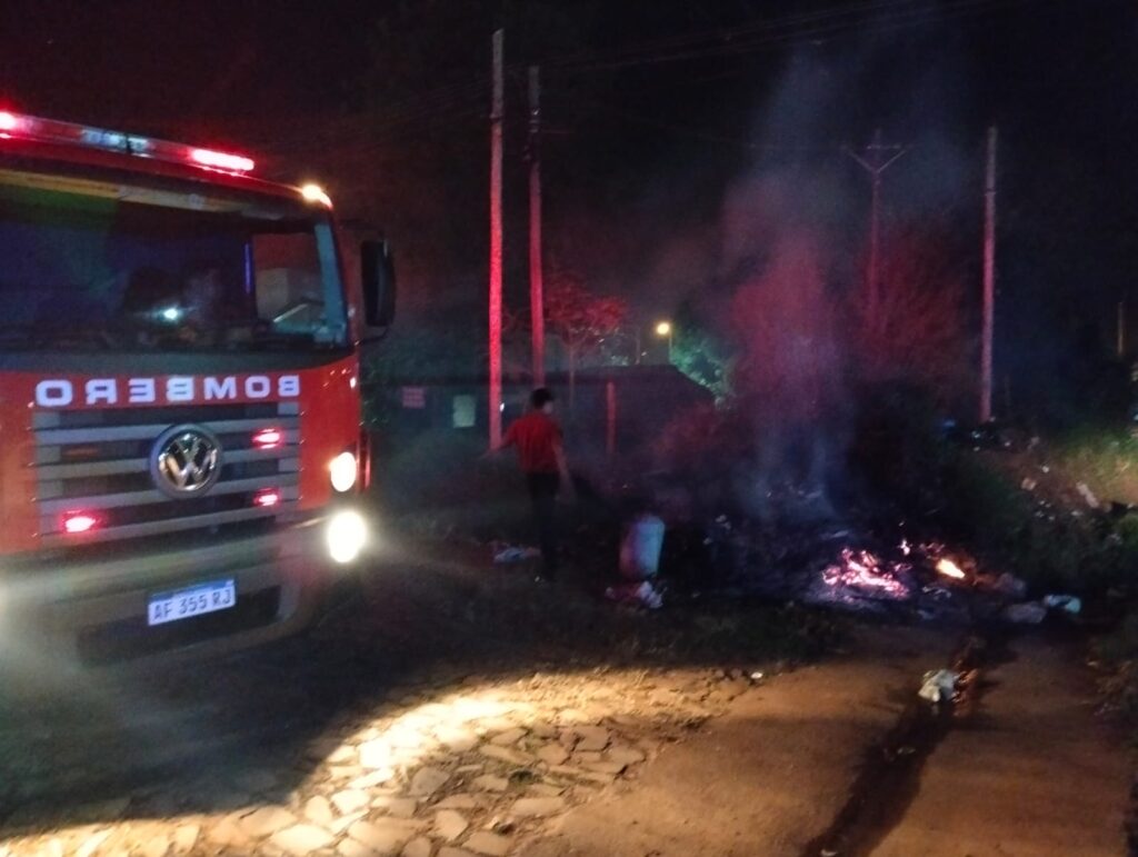 Bomberos extinguieron incendios en distintos municipios durante la madrugada