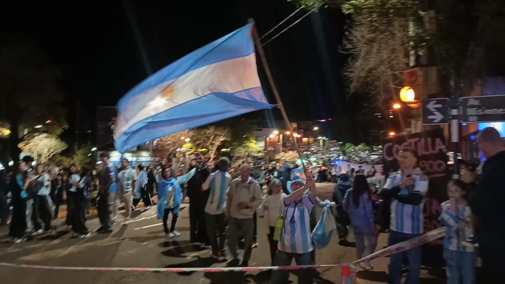 Miles de obereños celebraron el triunfo de la selección Argentina frente a Inglaterra